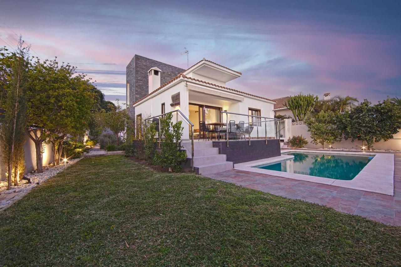 Modern Villa close to Costabella beach Marbella Esterno foto